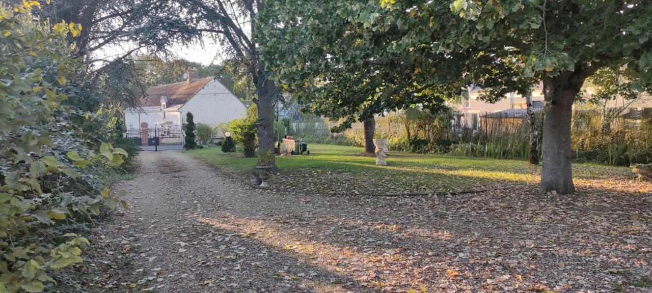 Le Gite De Poulas Couffy Bagian luar foto